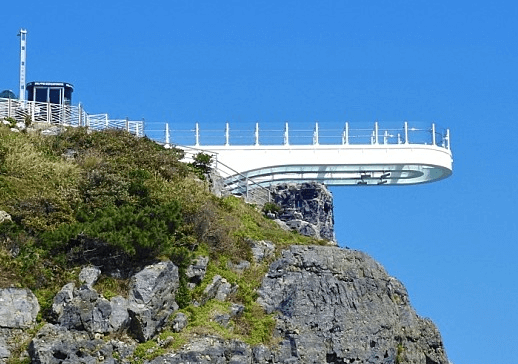 오륙도스카이워크-아래에서본모습