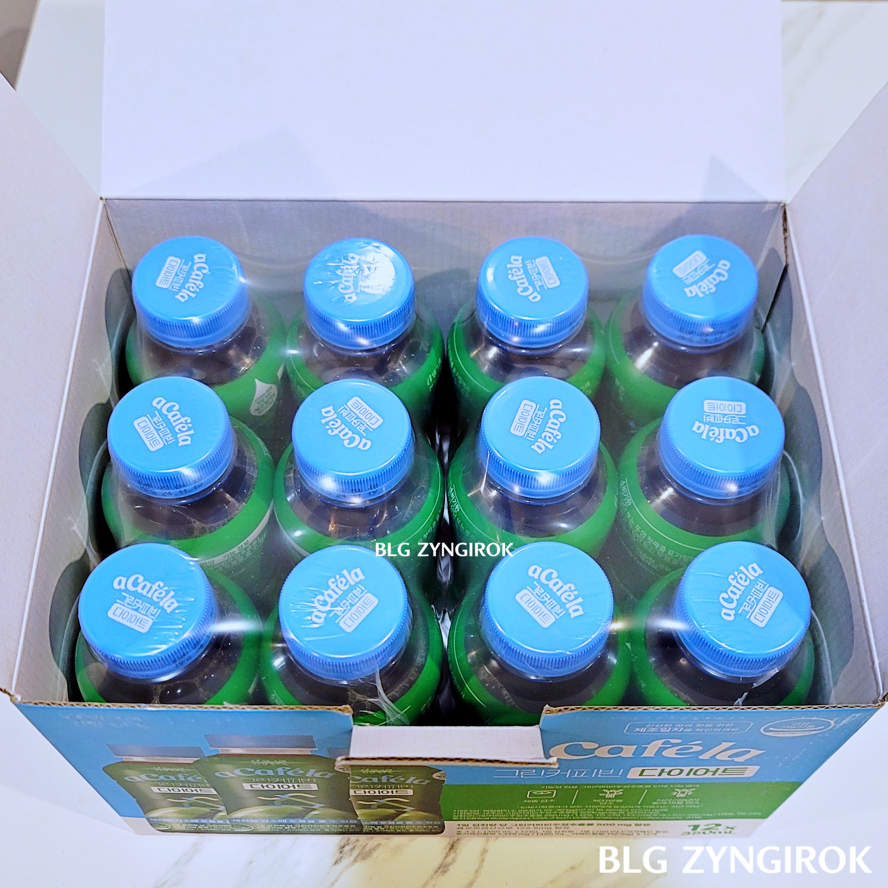 빙그레 그린커피빈 다이어트 - 상자 안에 12병의 커피가 들어있는 모습이다.