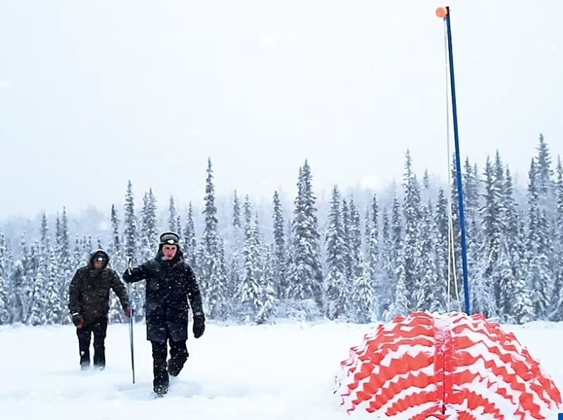 덴마크 왕립 아카데미 학생들이 개발한 극한 생존 비상 대피소 VIDEO: Escape the world with this portable tent which blocks 99% of light