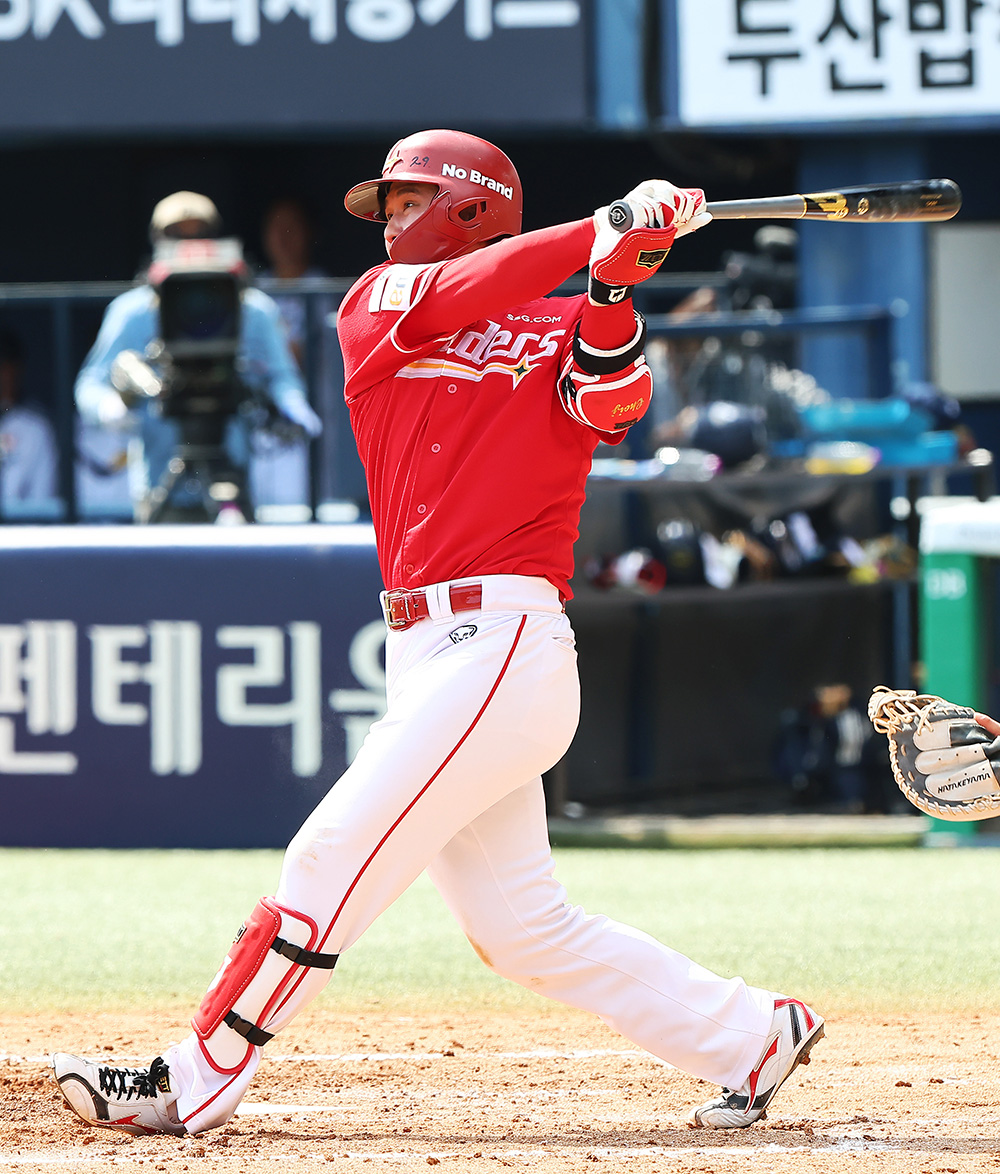 KBO 리그 최초 통산 10,000타석 달성 SSG 랜더스 최정 선수 원클럽맨 기록 분석 및 야구 통계 데이터