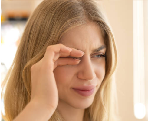 일상에서 겪는 눈떨림 증상 원인과 예방법은?