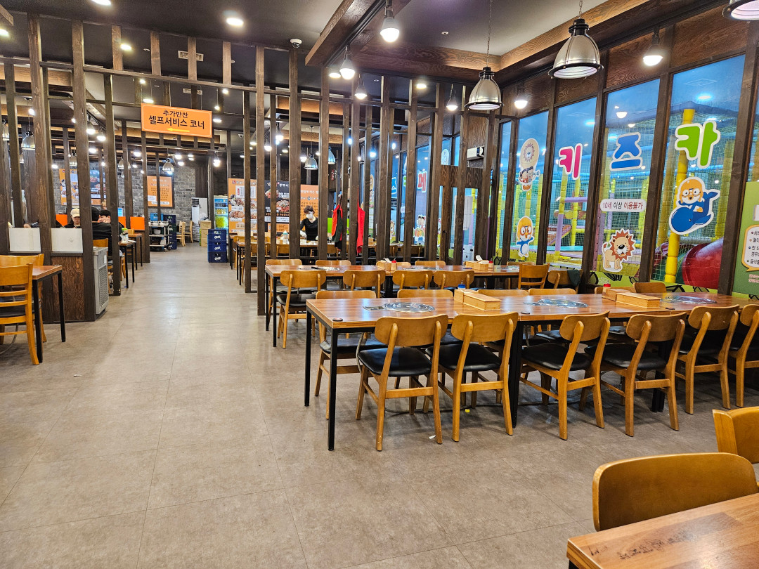 본가 왕뼈감자탕 내부