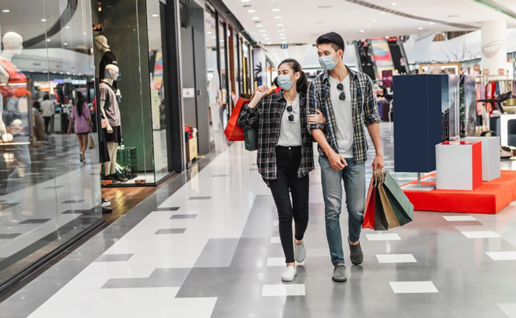 쇼핑을 하는 커플