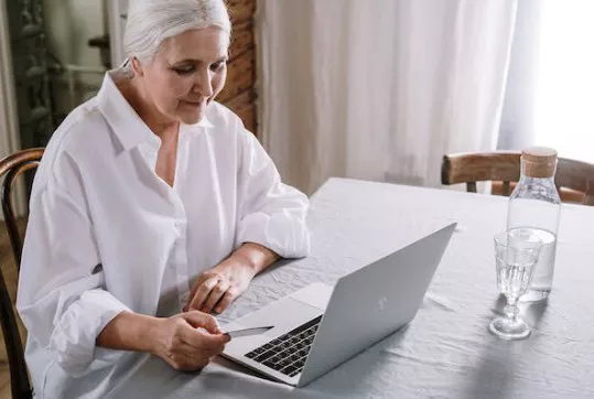 ๋
ธ๋ น์ฐ๊ธ ์๊ธ์๊ฒฉ