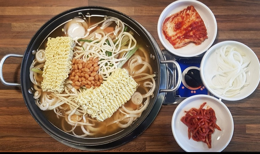 전현무계획2 압구정 부대찌개 소세지전골 맛집 금성스테이크 부대찌개