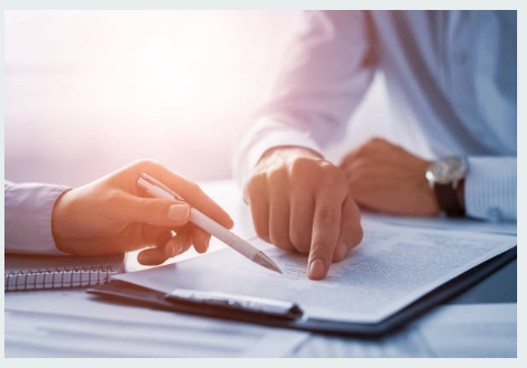 계약서쓰는 사진