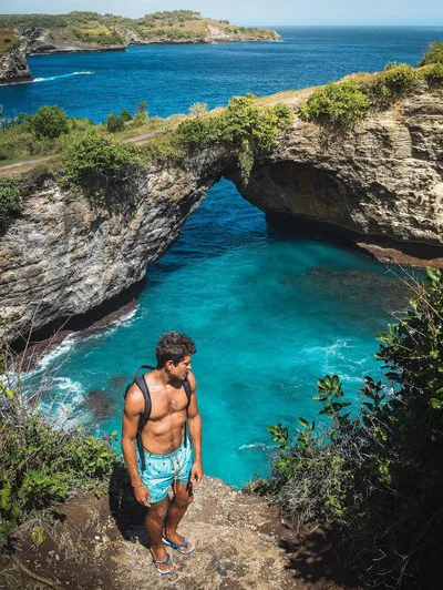 발리 브로큰 비치 Broken Beach 파도와 바람이 만든 천연 아치_3