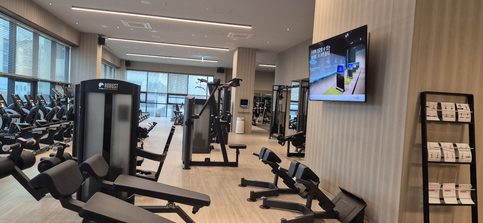 2층 피트니스 전경