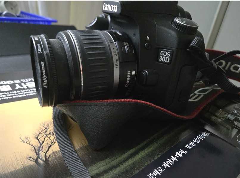 Canon EOS 30D 가이드북 속 ‘초점 잠금(AF Lock)’ 기능을 활용한 촬영 방식의 본질