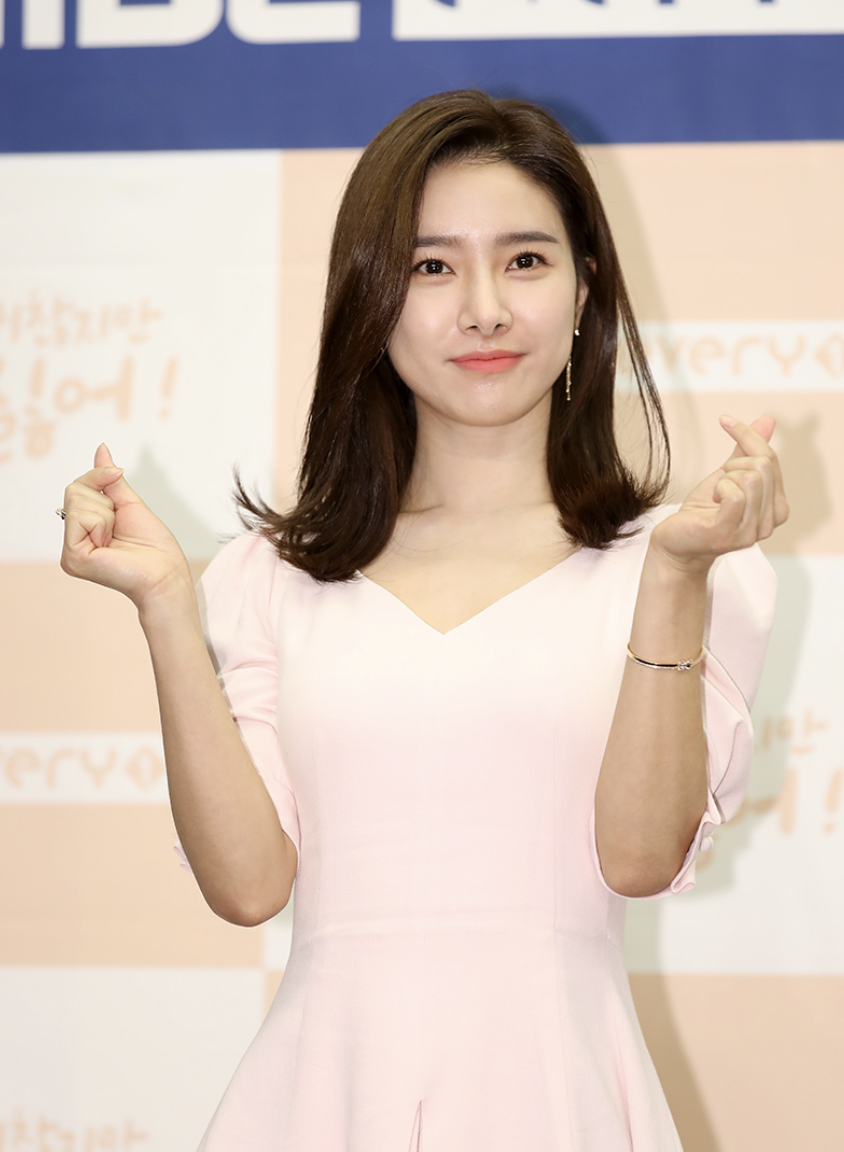 김소은 손하트