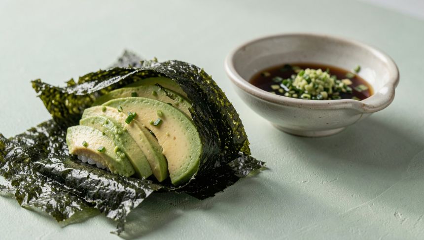 아보카도 맛있게 먹는 법 김과 와사비 간장 조합