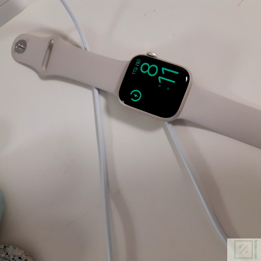 애플워치7 충전중 이미지