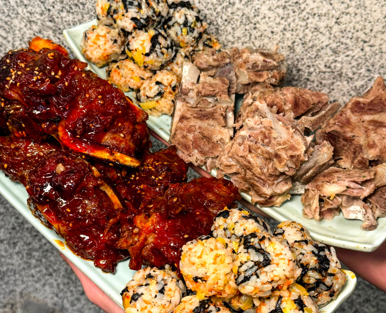 매콤한 보양식 뼈구이