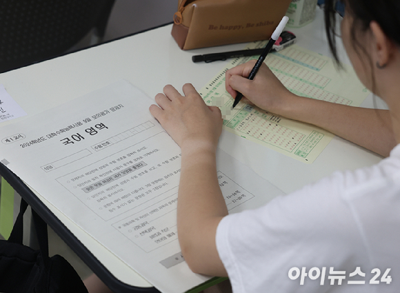 2024학년도 대학수학능력시험(수능)을 두 달여 앞둔 6일 서울 영등포구 여의도여자고등학교에서 한국교육과정평가원의 마지막 모의평가가 실시되고 있다. [사진=아이뉴스24 포토DB]