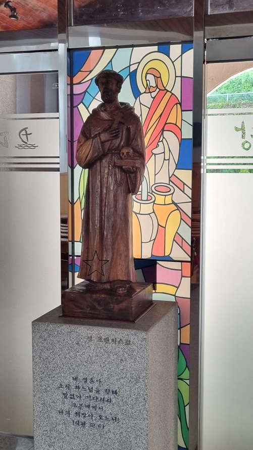 부산 다대성당 주보성인 성 프란치스코 상, 스테인드글라스 사진