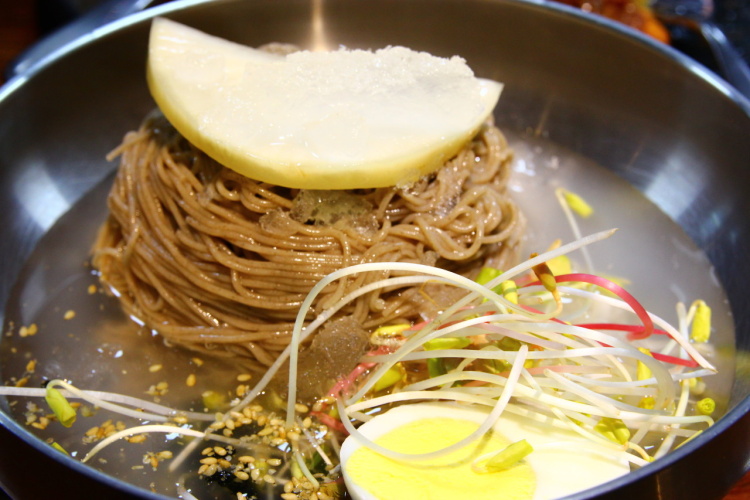 장사의 신 25년 전통 노포 막국수 메밀돈가스 세트 막국수 가평 맛집