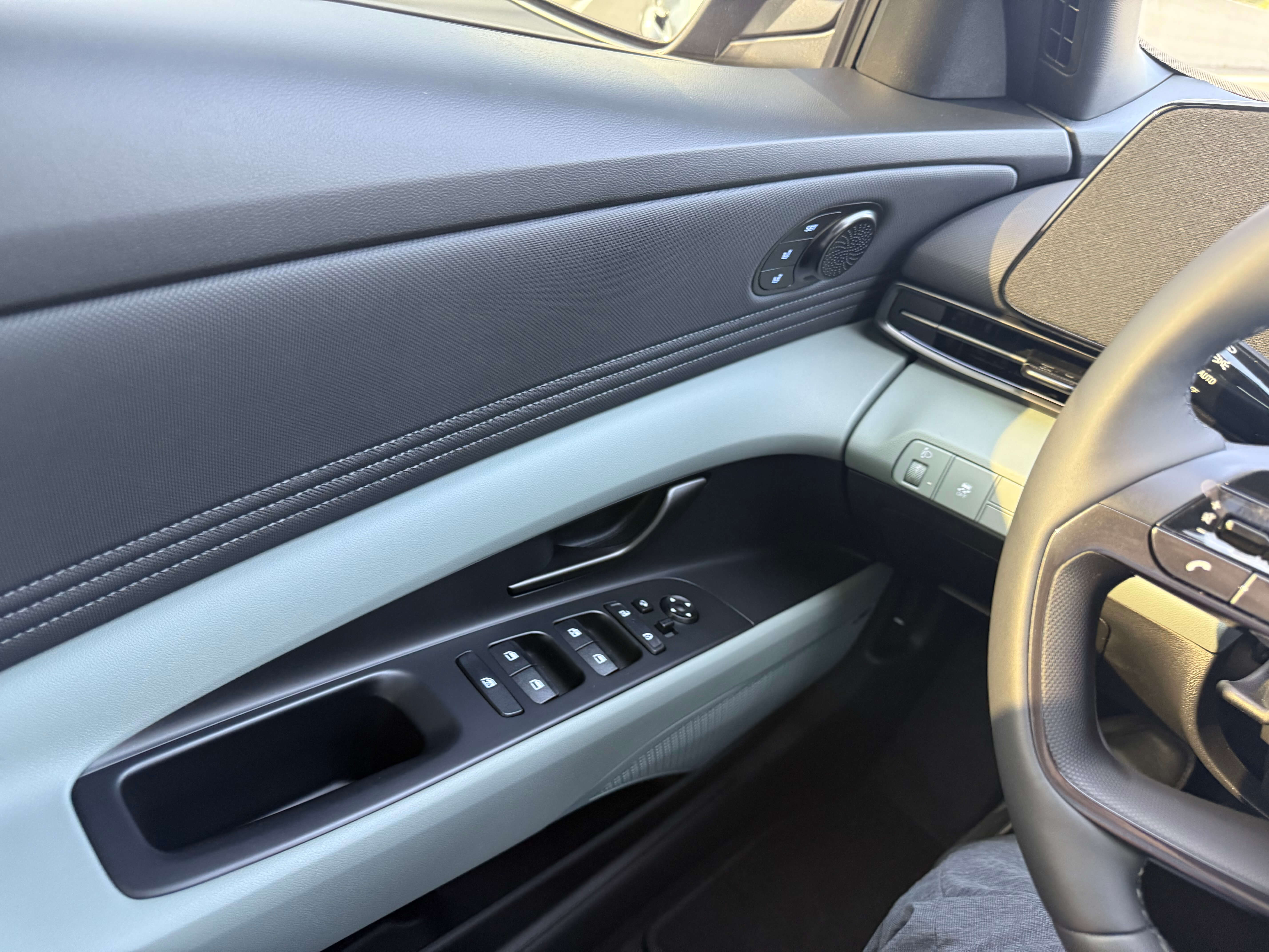 운전석 문쪽 세이지 그린