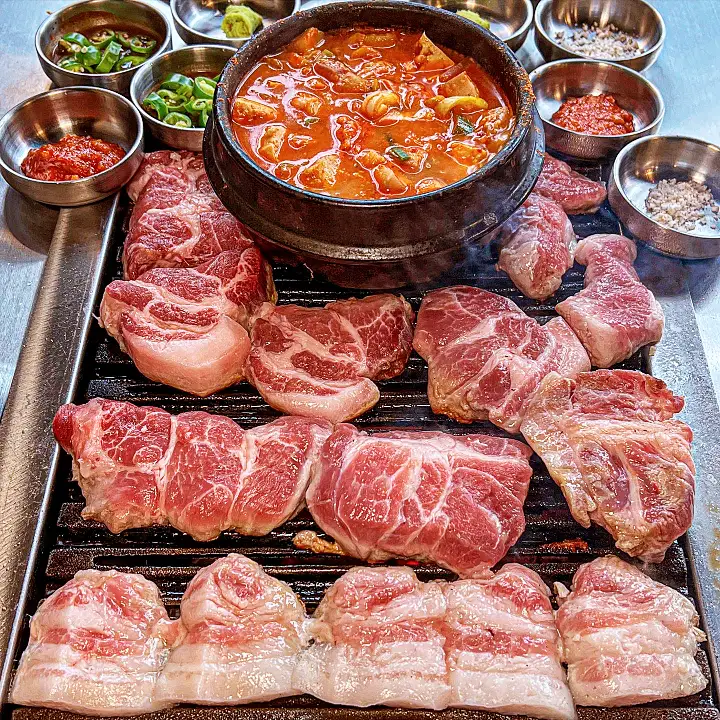 생방송오늘저녁 은평구 녹번역 뭉텅 돼지고기 주먹고기 숯불 구이 맛집 추천