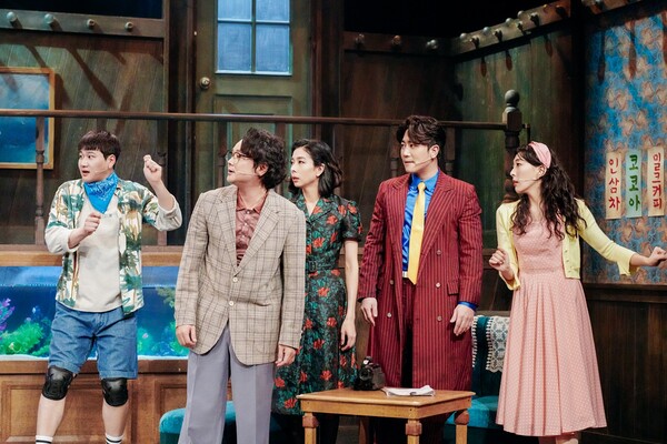 코믹뮤지컬이나 개연성이 부족