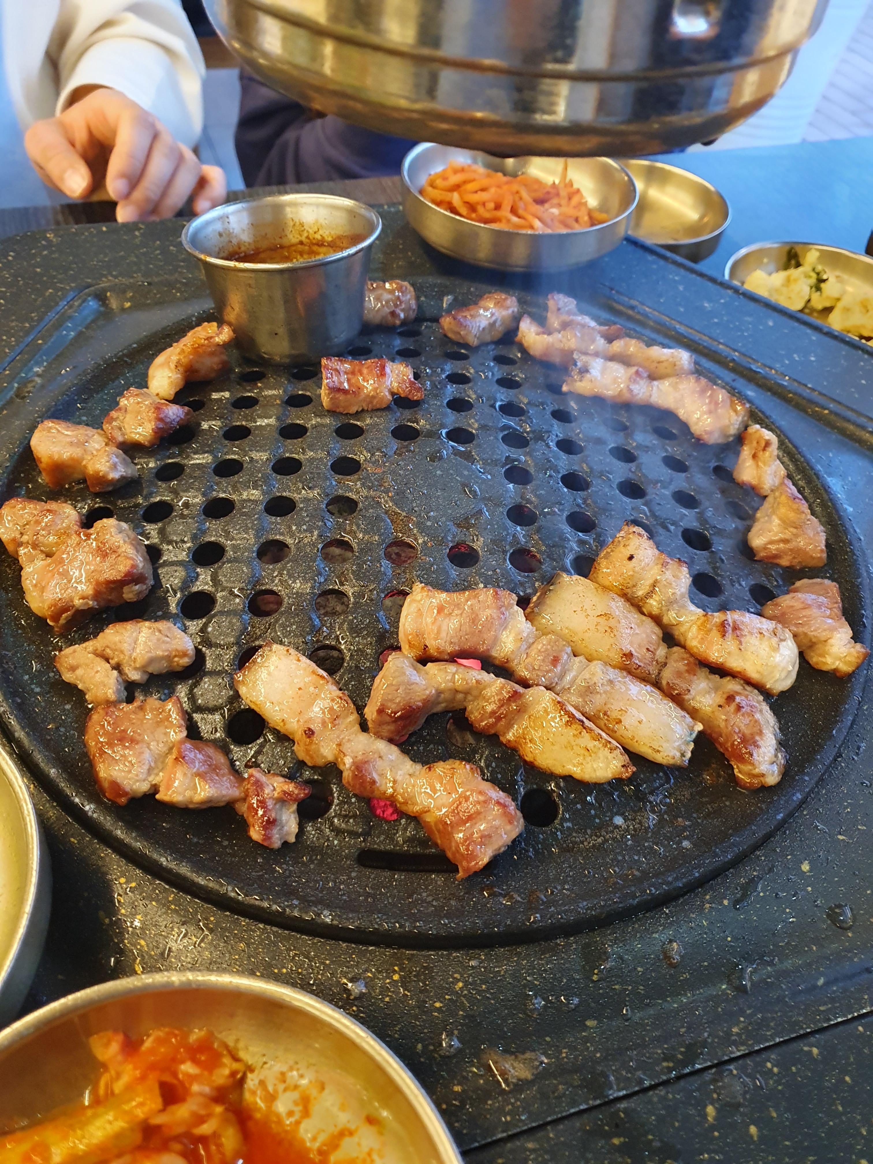 개인적으로 흑돼지 삼겹살이 맛있었음.