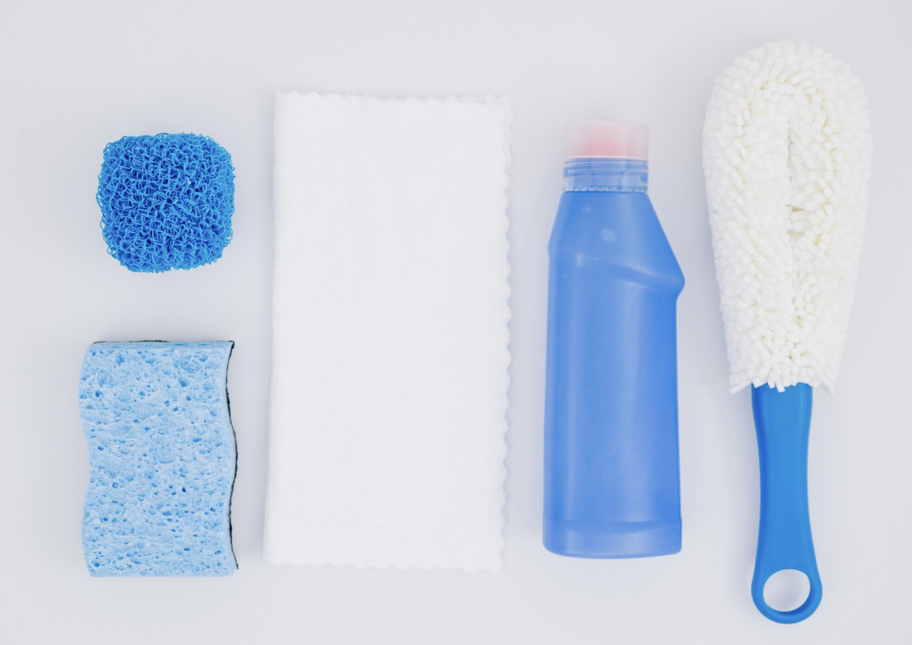 기본 청소 3종 세트: 세제, 수세미, 행주