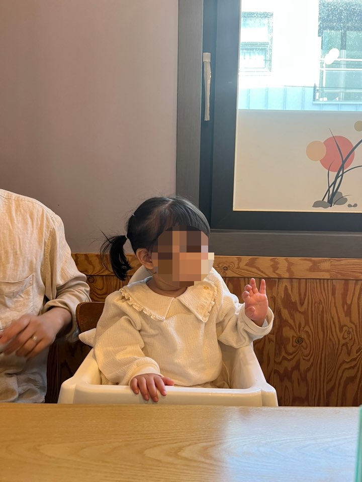 경주 영양숯불갈비 아기의자