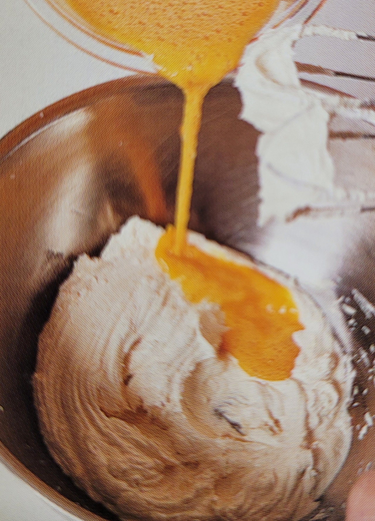 버터 크림화후 계란 혼합