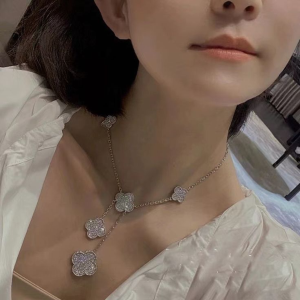 막힌 운을 뚫어주는 통관의 빛 반클리프 아펠 기요세 골드 목걸이 물상