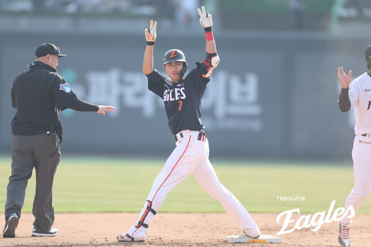 친정 울린 심우준, 한화 5년 만에 개막전 4-3 역전극 우승