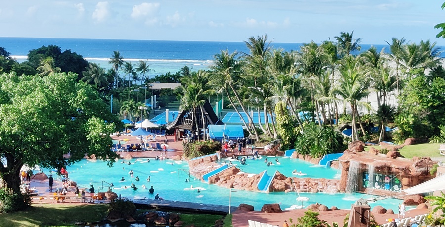 호텔 로비에서 본 워터파크