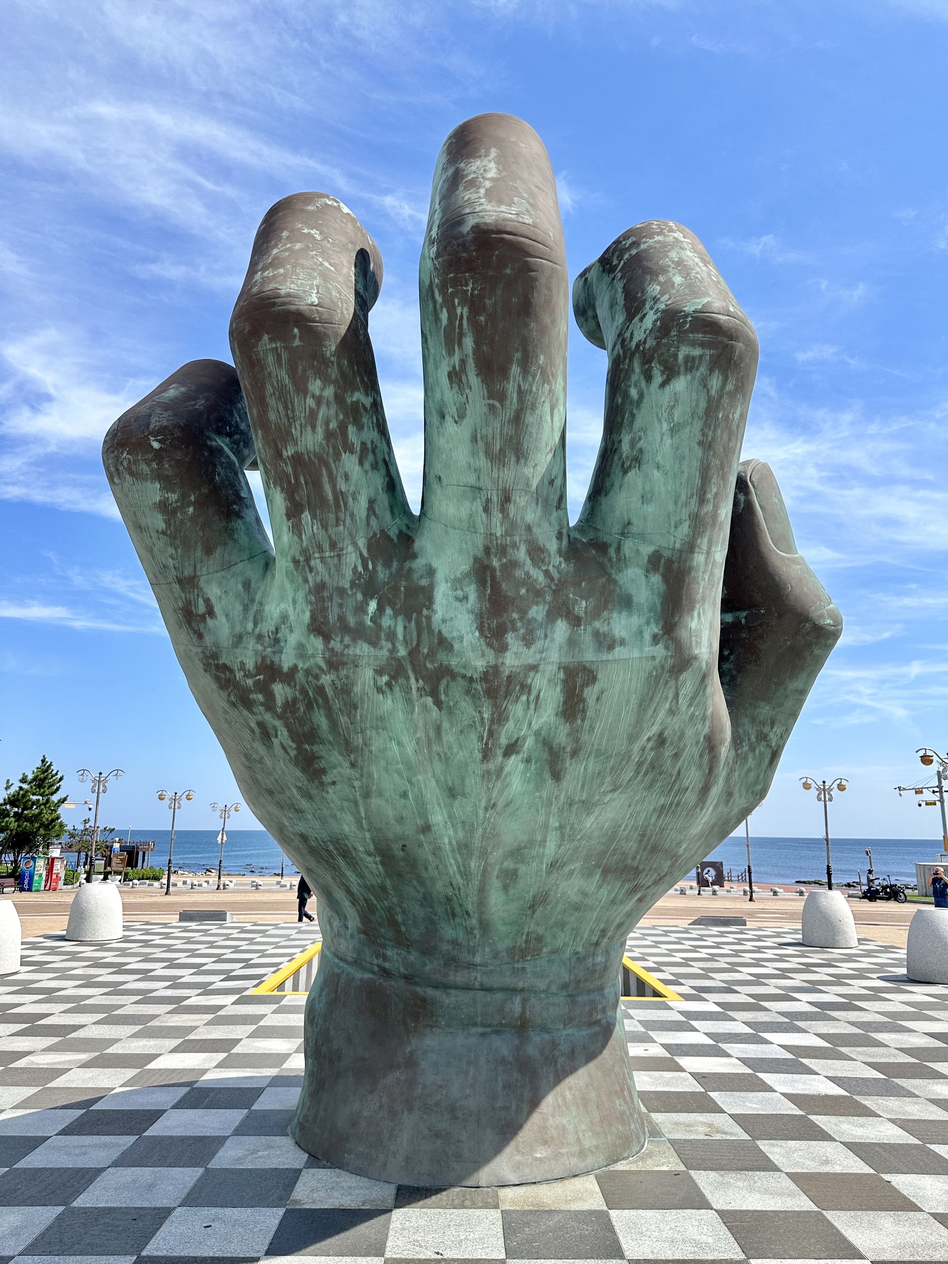 광장의 상생의 손