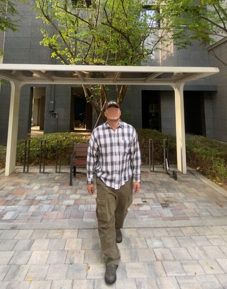 데일리룩('26. 10. 18.)오와이 데빌 로고 레터링 볼캡, 블랙모먼트 고밀도 시티보이 레귤러 오버핏 체크 셔츠, 프리즘웍스 카고 팬츠, 블런드스톤 585 러스틱브라운 첼시부츠