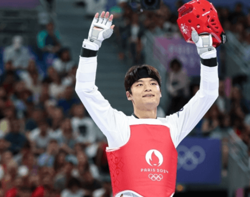 서건우 태권도 파리올림픽 16강전 경기 모습