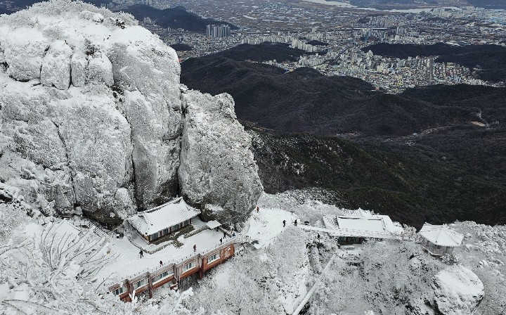 금오산 약사암