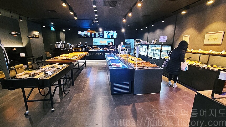 에키노마에-베이커리-내부