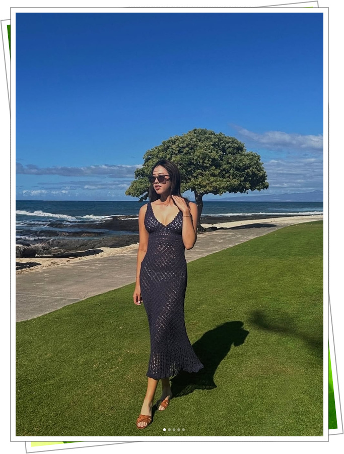 바닷가에서 긴원피스의 노예림 선수