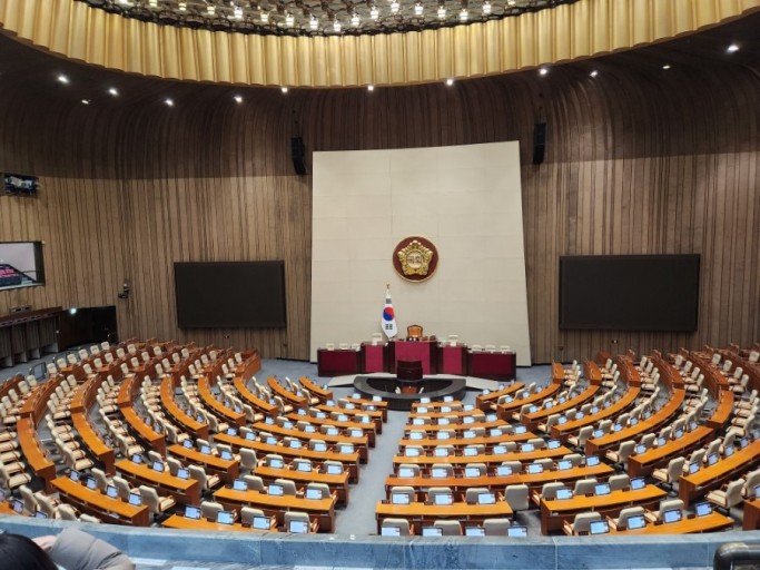 '연금개혁법안' 국회 통과, 내년 시행…