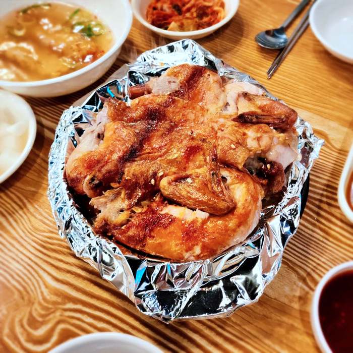 백반기행 안재모 편 장작구이 통닭 참나무 찹쌀 누룽지 열무김치 어묵탕 잔치국수 막국수 고양 서오릉 맛집 소개