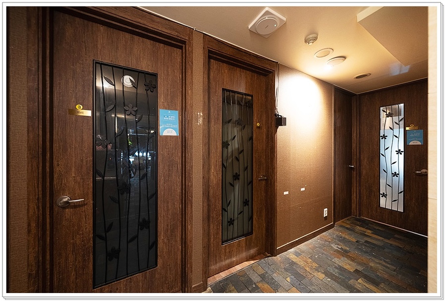 대치동 스웨디시 마사지 건물 복도