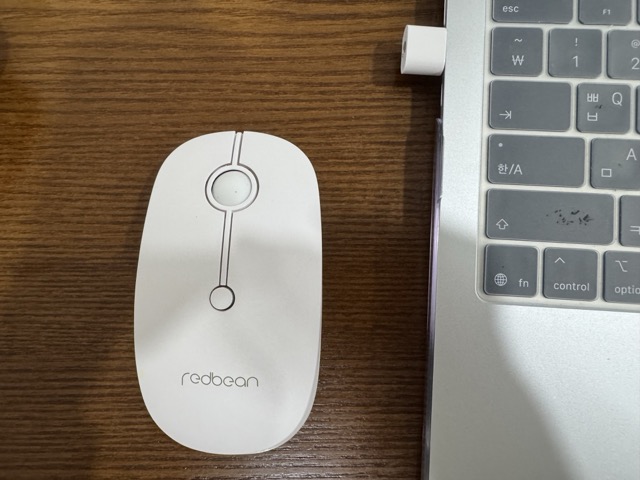 맥북 필수 악세사리