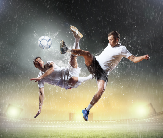비 오는 날 축구경기 사진