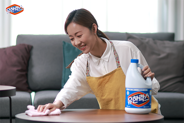 락스 사용법 제대로 알고 계시나요? 유한락스 등 모든 살균소독제는 뿌리지 말고 묻혀야 합니다. - 락스의 유래 - 유한락스 사용방법, 사용 시 지켜야 할 순서 락스 사용법 제대로 알고 계시나요? 유한락스 등 모든 살균소독제는 뿌리지 말고 묻혀야 합니다. - 락스의 유래 - 유한락스 사용방법, 사용 시 지켜야 할 순서