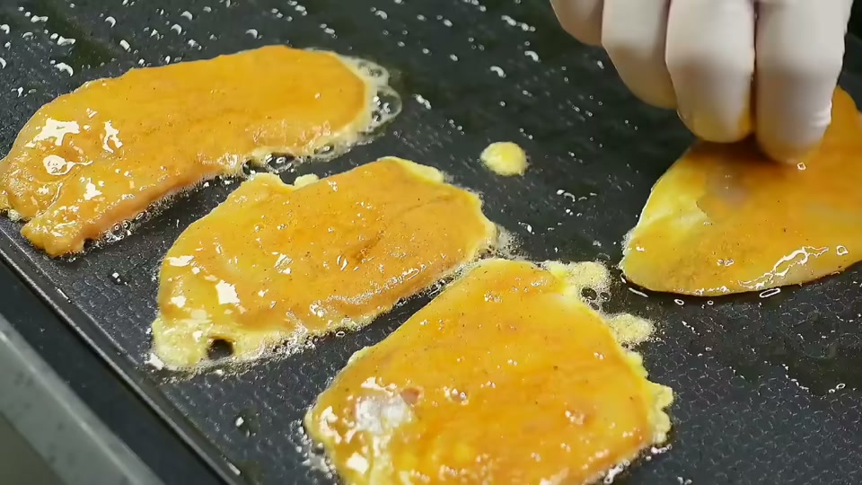 노릇하게 부쳐진 동태전