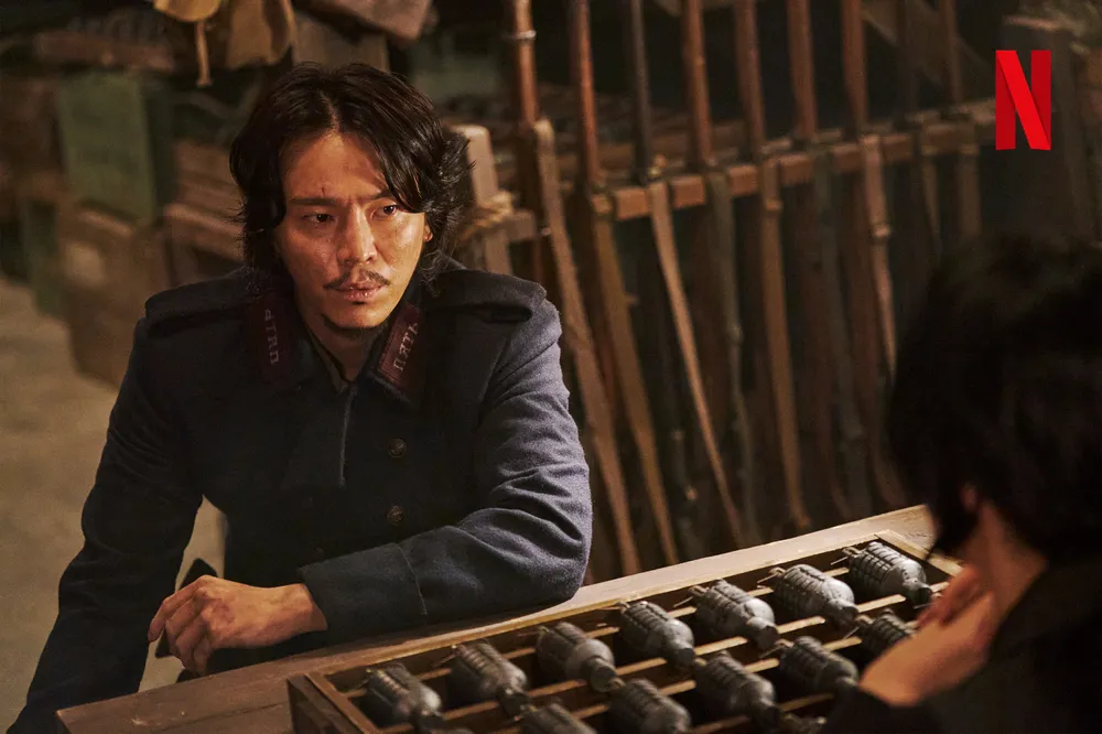 화난-표정의-남자-도적-칼의-소리