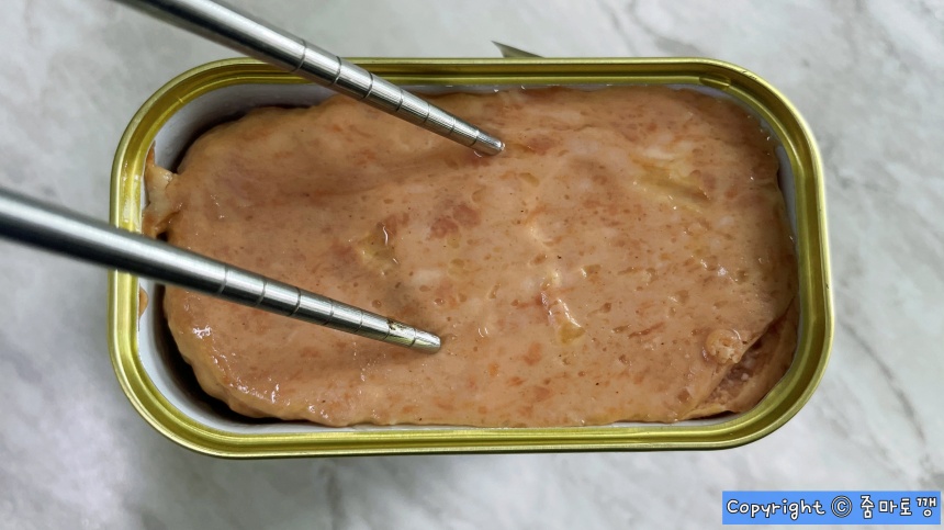 젓가락으로-꺼내기