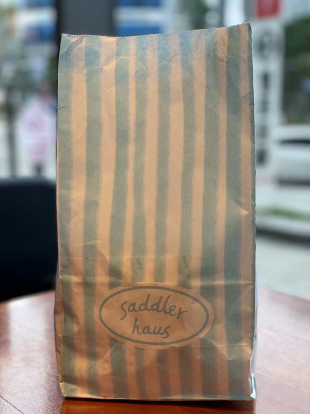 새들러-하우스-크로플-포장지