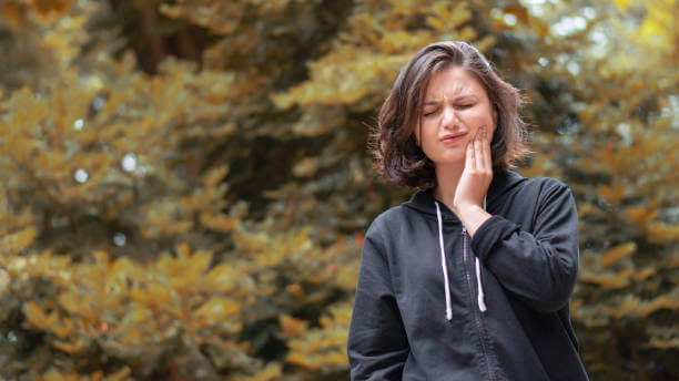 잇몸 내려앉음 증상&amp;#44; 원인과 진행과정. 잇몸 건강은 우리 전체 건강과 밀접한 관련이 있습니다. 하지만 잇몸 내려앉음은 많은 사람들이 경험하는 문제 중 하나입니다. 이번 블로그에서는 잇몸 내려앉음의 원인&amp;#44; 증상&amp;#44; 예방법&amp;#44; 치료법 등에 대해 쉽게 알아보도록 하겠습니다.