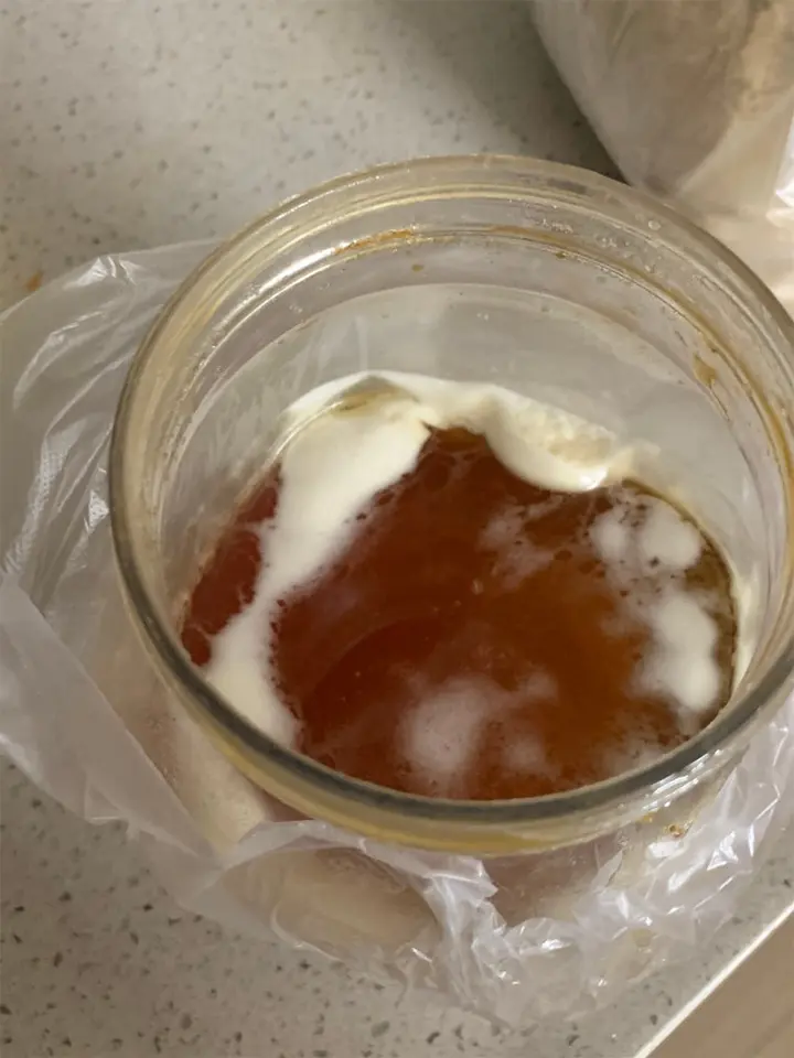 꿀에 하얀 거품 뭐에요