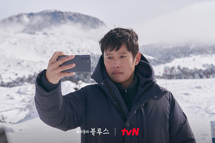 핸드폰으로-한라산-영상찍는-동석