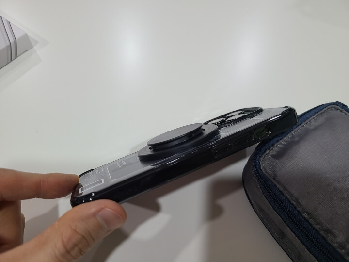 다이소 그립톡 부착 1단계 사진